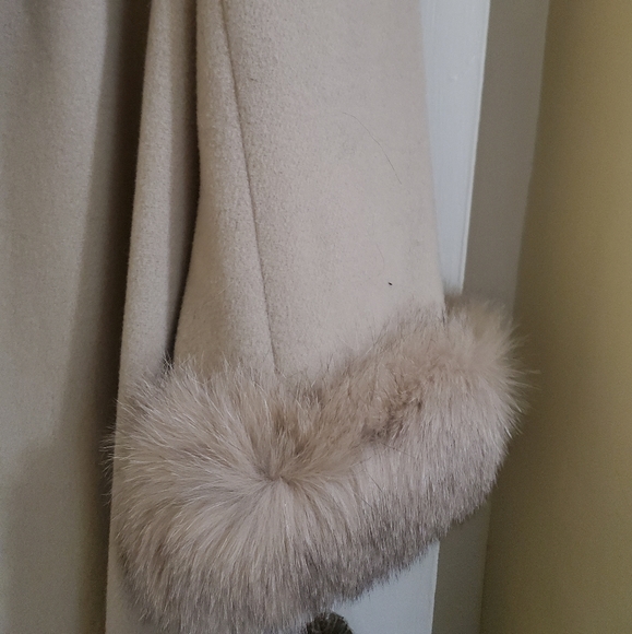 Cream fox trimmed maxi coat - Picture 4 of 7